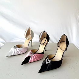 2023 Mach Satin Rhinestone Love Buckle Wedding Shoes Evening Stiletto Heels heels heeled luxury designers 발목 스트랩 드레스 신발 팩토리 신발 스틸레토 샌들