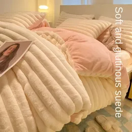 Sängkläder sätter lite färskt kaninmjölkmjöl Fyra stycken Set Quilt Cover Bed Sheet Warm and Thicked Autumn 231118