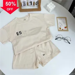 T-shirty Esshoodies Bluzy Boy Odzież Zestawy Ess Dziecięce ubrania firmowe Chłopięce szorty na lato Zestaw Fre2#esss to 2xls 2xls to 2xl