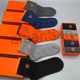 Designer Socks Cinco pares homens da feminina Luxe Sports Run Letra de algodão Bordado de meia com caixa