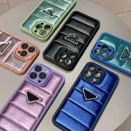 Luxurys Designer telefoonhoes in iPhone in cel voor iPhone7/8 11 11Pro 12 13 14 Premium Down Jacket Triangle Standard All-Inclusive Mobile Phone Case