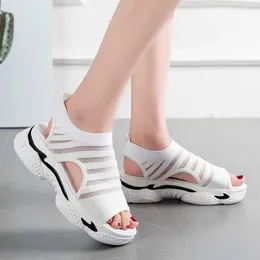 2021 Nowe kobiety sandały modne letnie światło oddychające buty z siatki Kobieta Szybka dostawa swobodne trampki sliponowe kobiece AA230418