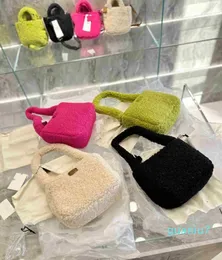 Autumn Winter New Luxury Lamb Wool Bag Mini Handväska Plush Women Small Shopping Väskor