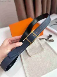 Luxury Designer Belt Men's äkta lädermode Casual mångsidig presentförpackning Par Hamfamiljer Kvinnors släta spännebyxor Bälte