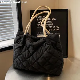 Borse da sera spalla imbottita per le donne 2023 inverno caldo borsa del progettista modello diamante nylon con coulisse borsa shopper di grande capacità 231118