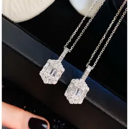 Colar com pingente de diamante regular Xiy Art Déco em ouro branco 0,36 quilates