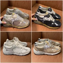 Dad Super Star Designer Golden Shoes Women Women Natual Sneakers New إصدار العلامة التجارية الفاخرة إيطاليا الترتر الكلاسيكية White Do Old Dirty Men Lace Up Woman Man Usisex