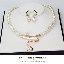 Set di gioielli da sposa Set da 3 pezzi Set da donna da sposa elegante con collana di perle e orecchini alla moda 231118