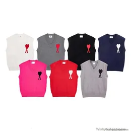 Tees 티셔츠 고급 남성 디자이너 패션 의류 Ami 가을 겨울 유니스시-세이즈 패션 니트 조끼 클래식 러브 커플 느슨한 v- 넥 소매 소매 스웨터