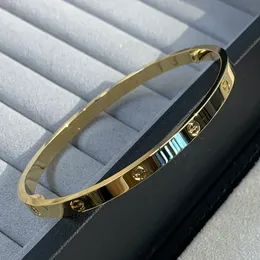 małe bransoletki miłosne cienkie bransoletki miłosne pozłacane 18-karatowym złotem Szczegóły są zgodne z oficjalną bransoletką dla kobiety projektantki Oficjalna replika T0P Materiał 008A