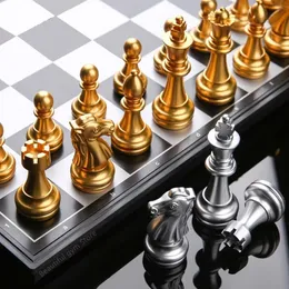 Schackspel Medeltida schackuppsättning med högkvalitativ schackbräde 32 Gold Silver Chess Pieces Magnetic Board Game Chess Figure Set Szachy Checker 231118