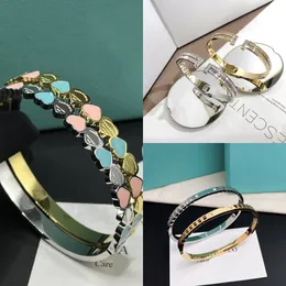 Klassiska armband Kvinnor Bangle Luxury Designer Jewelry Crystal 18K Gold Plated 925 Silver Plated rostfritt stålälskare Gift Bälsmark Mensarmband Y23468