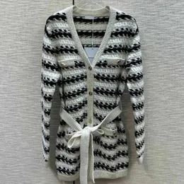 Maglione lavorato a maglia da donna Cardigan monopetto con scollo a V Luxury CHAN Brands Cappotto da donna di marca di moda dal design classico a righe