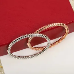 Bracelets de charme Europeias e americanas avançadas de bracelete de rebite giration feminino 925 Prata Bolding Moda Brand Jewelry Gift 230419