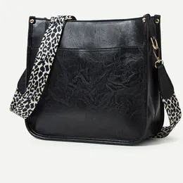 Mångsidig axelväska med fashionabla crossbody leopard tryck axelband design pu fast färg kvinnors väska