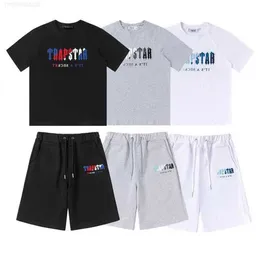 Herren T-Shirts Designer Druckbrief Luxus schwarz und weiß grau Regenbogenfarbe Sommer Sportarten Mode-Baumwoll-Top Kurzarmgröße S M L
