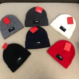 Şık Mens Beanie Designer Kış Şapkası Kelepçeli örgü Bonnet Lüks Mektup Kafatası Kapakları Moda Sokak Klasik Siyah Cappello Tasarımcı Gorros Beanies