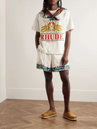 デザイナーファッション衣類 Tシャツヒップホップ Tシャツ Rhude ウォッシュベージュ古いプリントコットンルーズハイストリートラウンドネックカジュアル Tシャツ新しい男性ストリートトップススポーツウェア