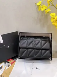 The latest fashion chain shoulder bag temperament everything high quality small square bag with exquisite packaging gift box 25*17*9