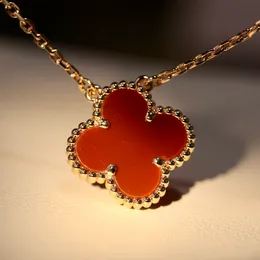 Ciondolo di fascino di moda Collana per ragazze Gioielli per festa di nozze Gioielli di alta qualità Collane placcate oro 18 carati Collana di design di lusso Regalo di quadrifoglio