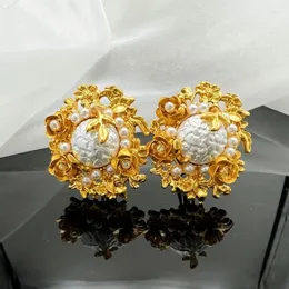 Orecchini con retro francese vintage placcato oro pesante moda luce lusso fiore perla clip per orecchie da donna