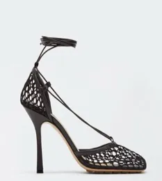 Fishnet kadın sandaletler yüksek topuklu ayakkabılar Sandalias de las mujeres kare ayak parmağı sandale bir talon içi boş yaz ayakkabıları stiletto pomps5767272