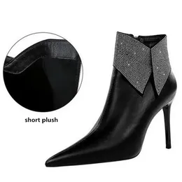 Buty Spring Wysoka jakość PU -Spitarz pasze bolenne mody kobiety drobne obcasy czarne buty ciepłe zima 231120