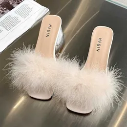 Sandaler Summer Fluffy Peep Toe Sexy High Heels Women Shoes Fear Feather Lady Bright Slipon Pink Square Sandaler Tacones Mujer Z0420