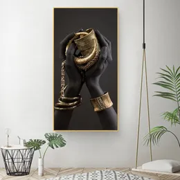 Canvas Målning Black Woman Hands Holding Jewelry Art Affischer and Prints African Portrait Wall Art Bilder för vardagsrum Modern Heminredning Ingångsmålning