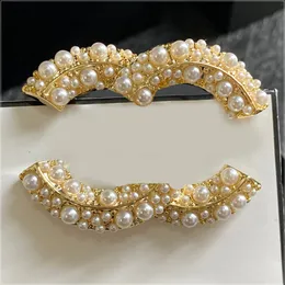 Designer Crystal Pearl Spille per spille Lettera di marca Lettere Balchette 18K Oro Silver Diamond Silver Pin Women Girls Loves Wedding Jewelry Party Christmas Regalo di Natale