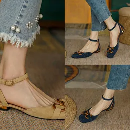 Sandalias huecas francesas para mujer, zapatos clásicos de tacón bajo para mujer, novedad de verano, zapatos informales con cabeza cuadrada para mujer 230322