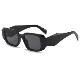 2024 Modedesigner Sonnenbrille Klassische Brillen Goggle 8679 Outdoor Strand Sonnenbrille für Mann Frau 7 Farbe Optional Dreieckige Signatur Geschenk PP