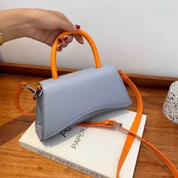 Borse da sera Borsa piccola quadrata a colori contrastanti 2021 Nuova borsa a tracolla semplice casual di lusso da donna di alta qualità Borsa a tracolla moda alla moda J230419