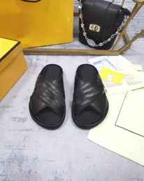 Üst Tasarımcı Terlik Grafik Pembe Siyah Deri Sandalet Geniş Çapraz Danteller Altın Metal Yazı boyutu35424011610