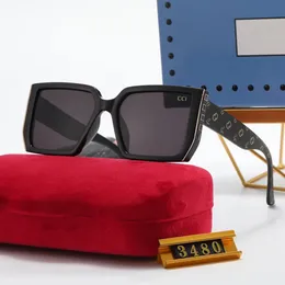 Óculos de sol designers de moda Óculos de sol Óculos de sol clássicos para mulheres quadros quadrados Tons de praia Moda Os óculos de sol ao ar livre de pilotagem de pilotagem 4 cores disponíveis