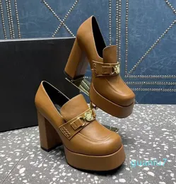 Дизайнерские туфли-лодочки, кожаный ремень с пряжкой, украшение, повседневная обувь на толстом каблуке с квадратным носком, модная брендовая обувь