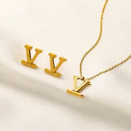 Designer Necklace Earrings Set Christmas Gifts Jewelry Set Birthday Wedding Party Jewelry 18K Gold Plated Love Stud Earrings Simple Fashion Pendant Necklace