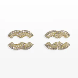Regalo di lusso Orecchini di perle Orecchini di gioielli di design Orecchini a bottone in oro 18 carati Orecchini di fascino con diamanti da donna di moda Gioielli da sposa ad alto senso all'ingrosso