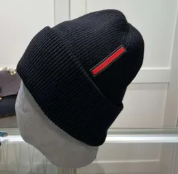 Artista Berretti di lusso Cappello di design Tinta unita Fagiolo invernale Uomo e donna Design della moda Cappelli lavorati a maglia Beans Autunno Berretto di lana Lettera Jacquard Cappello caldo con teschio unisex