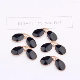 Collane con ciondolo Mini ordine 10 pezzi 30 14 mm lega di smalto nero moda occhiali da sole forma gioielli ciondoli bracciali goccia d'olio