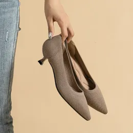 Отсуть туфли женская большая обувь с высоким каблуком с твердым цветом вязаная дышащая резиновая резиновая антискридная подошва и осенняя латексная стелька 230421
