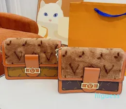 2023 Evening Bags Designers Väskor Luxury Women Crossbody Axel Plush Design Handväskor stor kapacitet Bankett Plånbok Fritidsväskor för vänner Stil