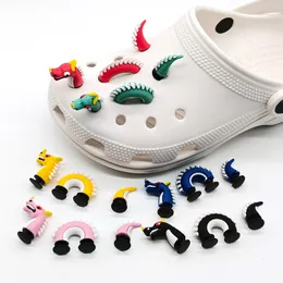 Sko delar tillbehör 1set spoof cartoon porslin drake pvc hole charms diy rolig fit croc orm dekorationer spänne unisex gåva 230420