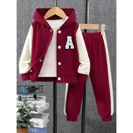 Conjuntos de roupas da criança da menina veludo outfit 3pcs jaqueta com capuz topo sweatpants conjunto roupas do miúdo para a primavera outono crianças 231120