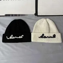 Autumn Designer Beanie/Skull Caps and Winter New Product Network Red Letter Pearl Wool Cold Hat Warm Sticked Fashion