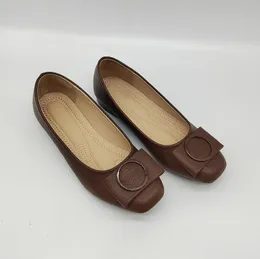 2024 Michaell Kores Ayakkabı Tasarımcı Kadınlar Ses Ayakkabı Kırmızı Parlak Ayakkabı İnce Topuklu Çıplak Patent Deri Kadın Pompalar Tozlu Toz Ayakkabı 36-41 94