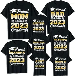 Camisetas femininas Mãe orgulhosa de uma classe 2023 Graduada Mãe Sênior Família T-shirt Engraçado Pai Tia Tio Avó Vovô Irmã Irmão Tee