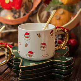 マグカップクリスマスハイグレードセラミックコーヒーマグソーサーセットヨーロッパスタイルのゴールドハンドルトレイソーサースプーンとギフト231120