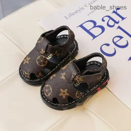 2023Sandals födda baby pojkar mode sommar spädbarn barn mjuka spjälsäng skor småbarn flickor anti slip