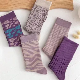 Frauen Socken 1 Paare/satz frauen Lila Vintage Floral Mode Europäischen Amerikanischen Straße Mitte Rohr Herbst Retro Gericht